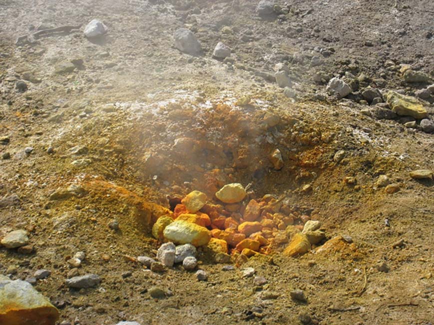 The Solfatara crater, where REEs and methanotropic bacteria were found. (Source: calendula @ pixabay.com)