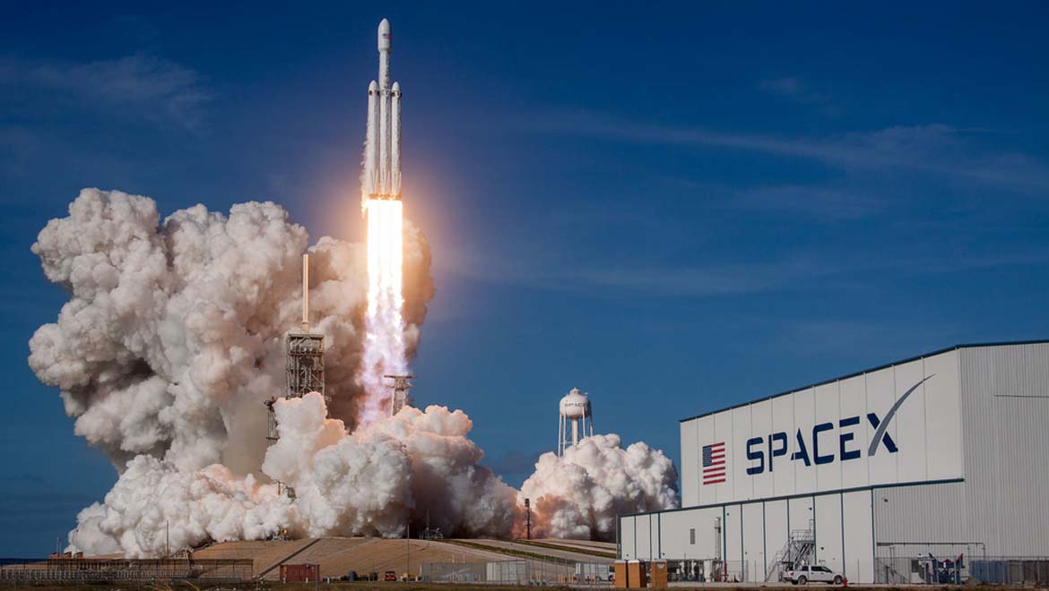 SpaceX’s “Falcon Heavy” Lifts Off Into Space