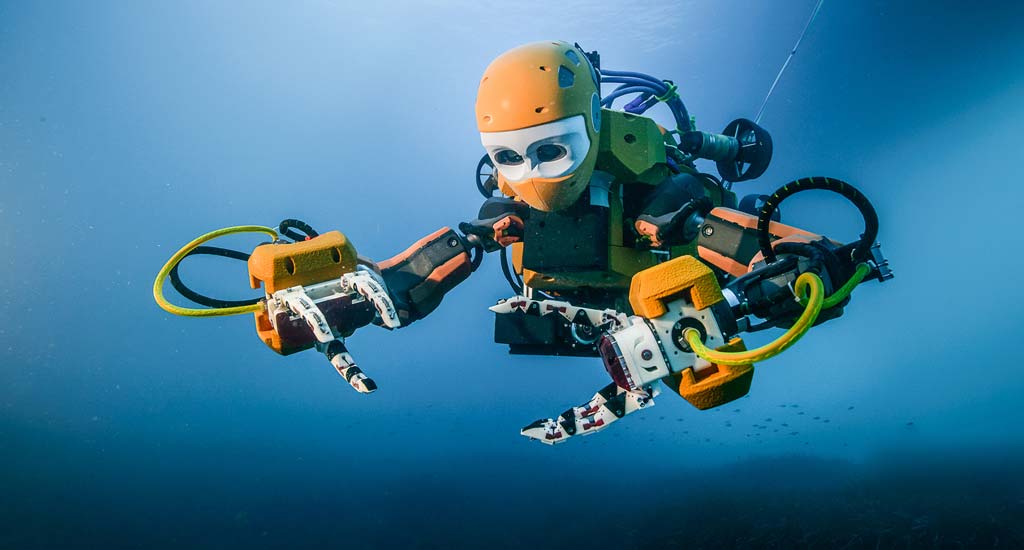   OceanOne, a new humanoid robotic diver from Stanford, explores a 17th century shipwreck. (Image credit: Frederic Osada and Teddy Seguin/DRASSM)