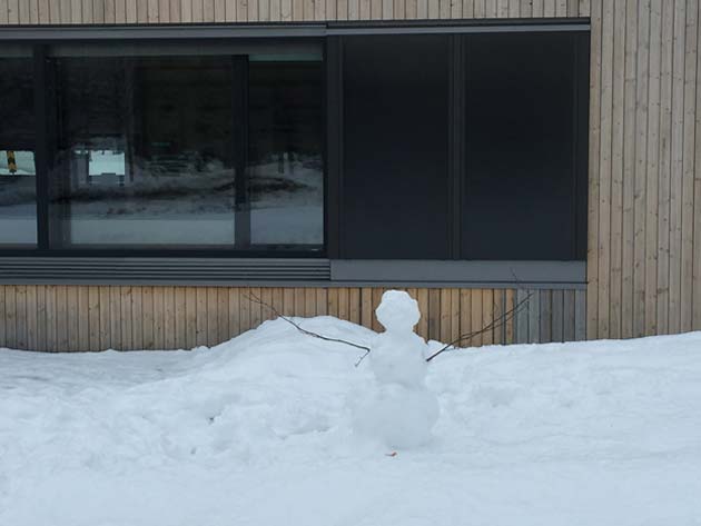 Cold outside, warm inside. The picture shows the special windows in the zero-emission house, which allowed air to be pre-warmed